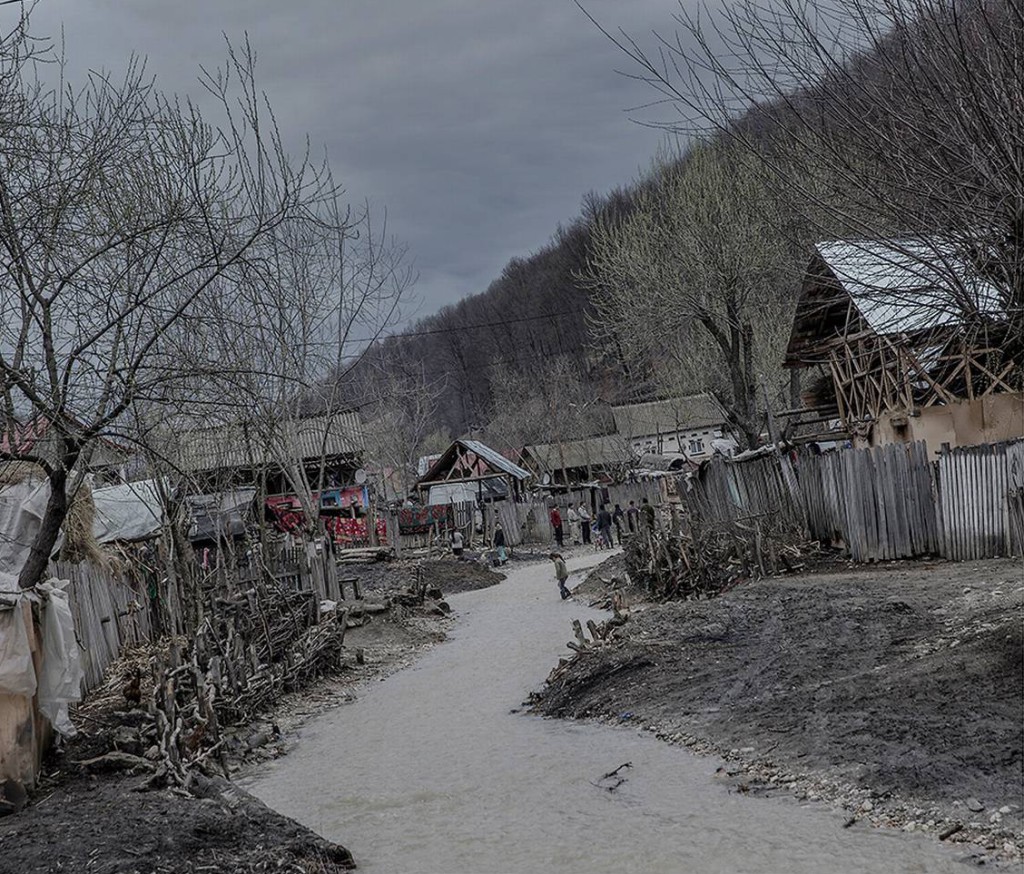 Levnadsförhållandena i byarna är mycket svåra. Foto: Magnus Wennman